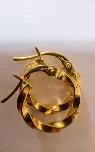 Orecchini a cerchio intrecciati in oro 18kt 750