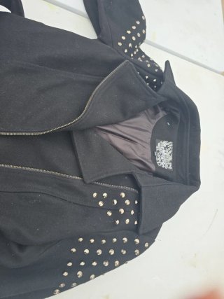 Chaqueta negra mujer T.38 con tachuelas