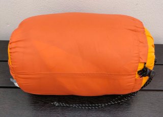 Saco de dormir infantil Deuter naranja y amarillo