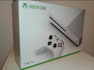 Caja Xbox One S 1TB Assassin's Creed Origins