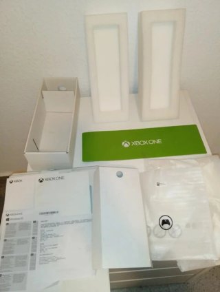 Caja Xbox One S 1TB Assassin's Creed Origins