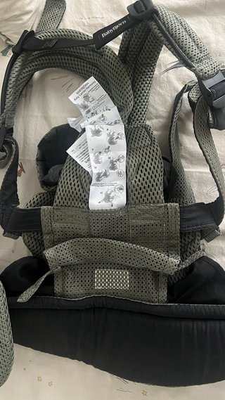Mochila bebé BabyBjörn Verde Oscuro transpirable.