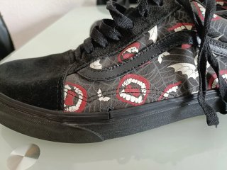 Vans Old Skool con estampado de boca y murciélago
