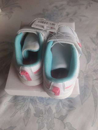 Deportivas niña T. 26