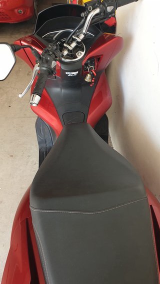 Honda PCX Roja Automática