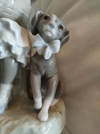 Figura Lladró Niña con Cesta y Perro