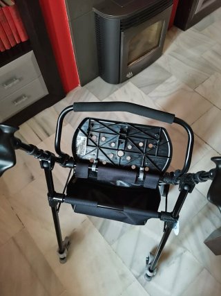 Andador con asiento y ruedas nuevo sin usar