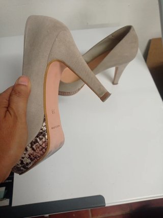 Zapatos tacón beige talla 39no es esa marca