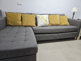Sofá chaise longue gris tela. Oportunidad