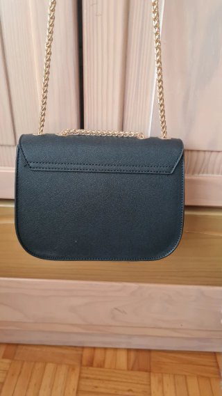 Bolso negro y dorado