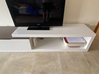 Mueble TV moderno blanco y marrón