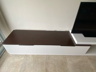 Mueble TV moderno blanco y marrón