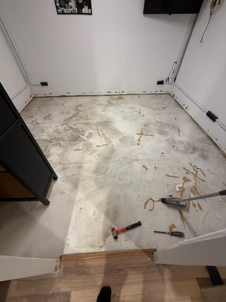 Se busca Instalador de suelo y rodapié
