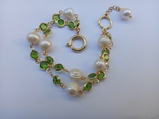 Bracciale perle fiume e peridoto sintetico