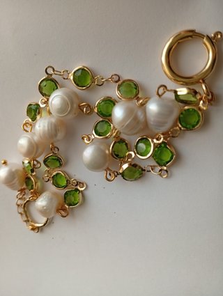 Bracciale perle fiume e peridoto sintetico