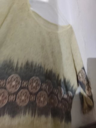 Camiseta XL beige y gris con estampado