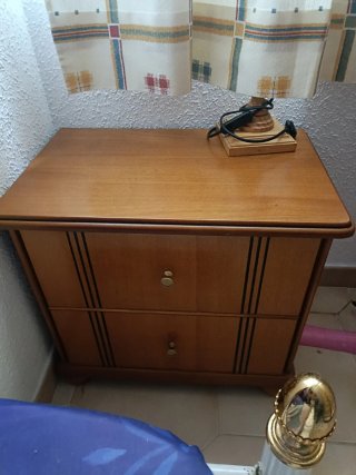 2 Colchones + Somier 90cm + 2 Mesitas + 1 estanter