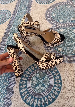 Sandalias de tacón animal print
