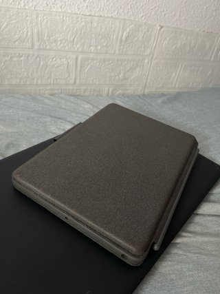 Funda Logitech iPad 7 con Teclado y Trackpad