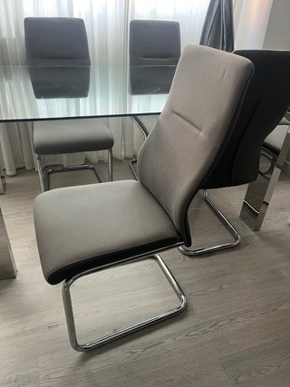 Mesa de comedor de cristal y metal + 4 sillas