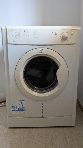 Secadora de ropa Indesit 7kg (IDV 75)