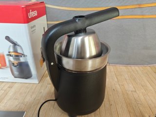 Ufesa Vitality, Electric Arm Juicer, 120W,
