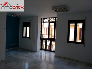 Oficina en alquiler en Lucena