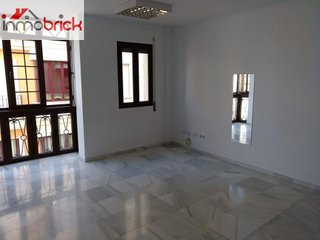 Oficina en alquiler en Lucena