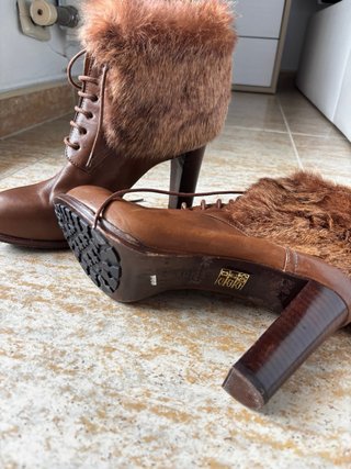 Botines de tacón de piel Latouche con pelo