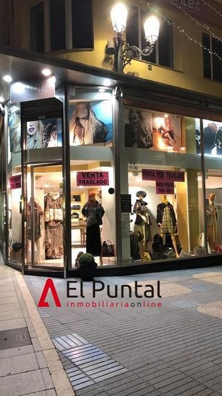 Local comercial en alquiler en Centro - Ayuntamiento en Santander