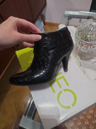 Botines charol negros