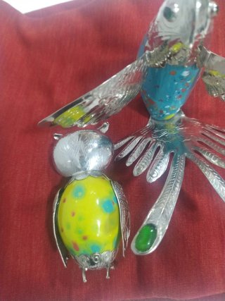 Figuras metal plateado y cerámica