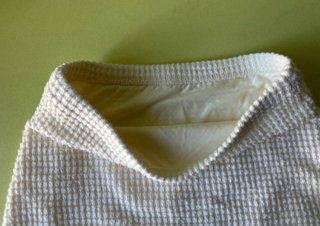 Falda blanca texturizada