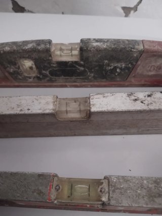 Lote de 3 niveles de construcción