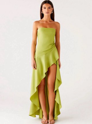 Vestido verde largo asimétrico