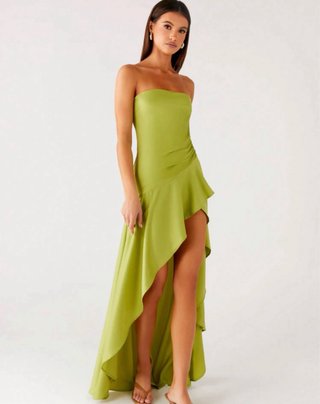 Vestido verde largo asimétrico