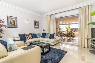 Piso en venta en Los Naranjos - Las Brisas en Marbella