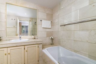 Piso en venta en Los Naranjos - Las Brisas en Marbella