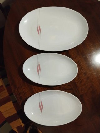 24 piatti piani, 12 fondi, 14 dessert, 3 salsiere, 1 insalatiera