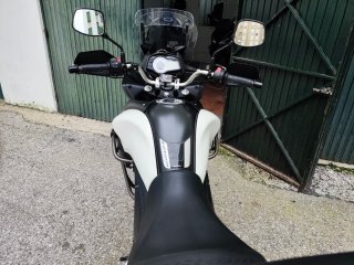 Suzuki V-Strom 650 ABS Negra y Blanca