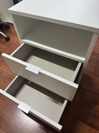 Mesitas de noche blanca con patas de madera