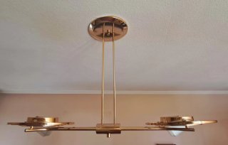 Lámpara de techo dorada y cristal
