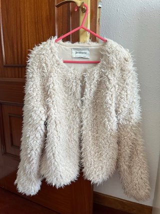 Abrigo pelo Stradivarius crema Talla M