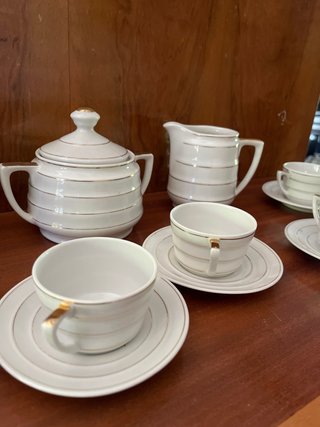 Servizio da caffè in porcellana bianco e oro