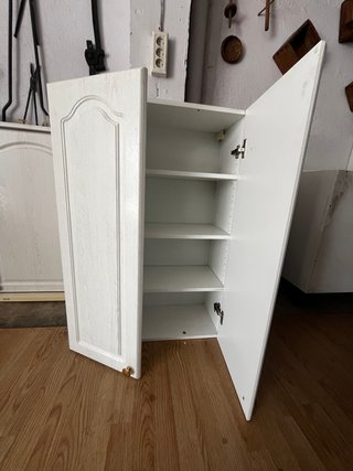 Armario Cocina Madera Blanca con Tiradores Dorados