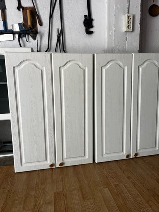 Armario Cocina Madera Blanca con Tiradores Dorados