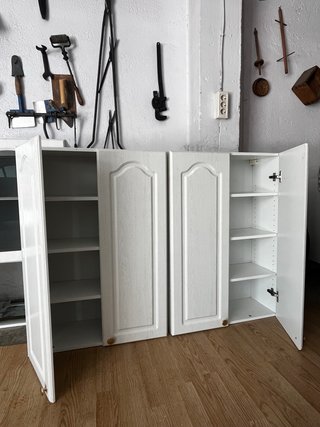 Armario Cocina Madera Blanca con Tiradores Dorados