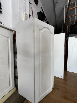 Armario Cocina Madera Blanca con Tiradores Dorados
