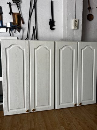 Armario Cocina Madera Blanca con Tiradores Dorados