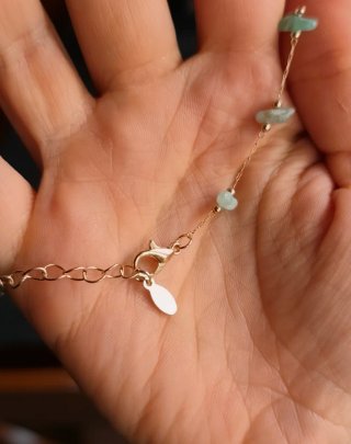 Pulsera Dorada con Piedras Verdes